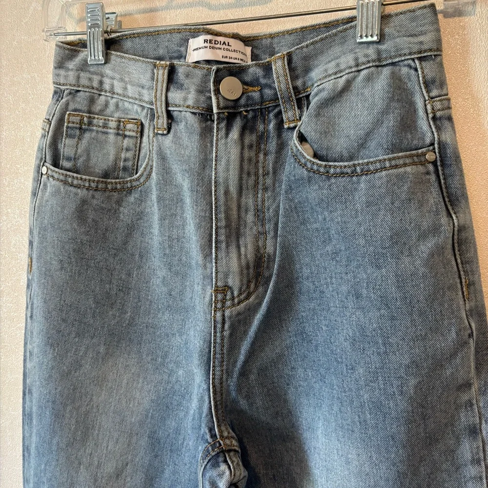 Redial | High-Waisted Blue Jeans with Ankle Slits | Size 34